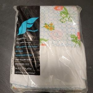 Vtg Fieldcrest White Floral No Iron Percale Two Pillow Cases Set For 21 x 27 in‎